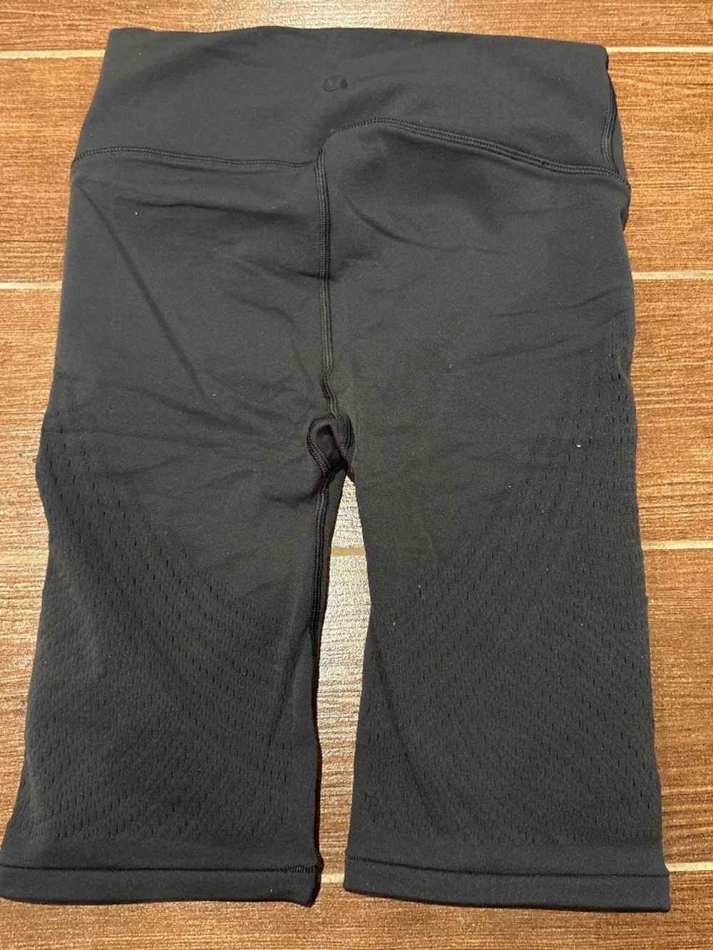 lululemon biker shorts with laser cut side detailing dark grey color size 6 good